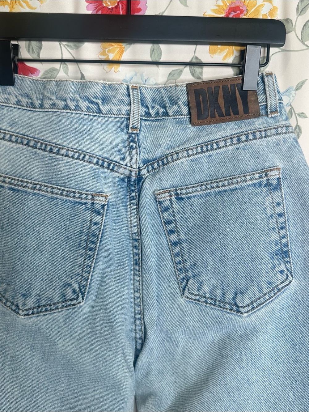 DKNY | Vintage | Y2K | Light wash Jeans | Women’s Size 8 - Picture 3 of 5